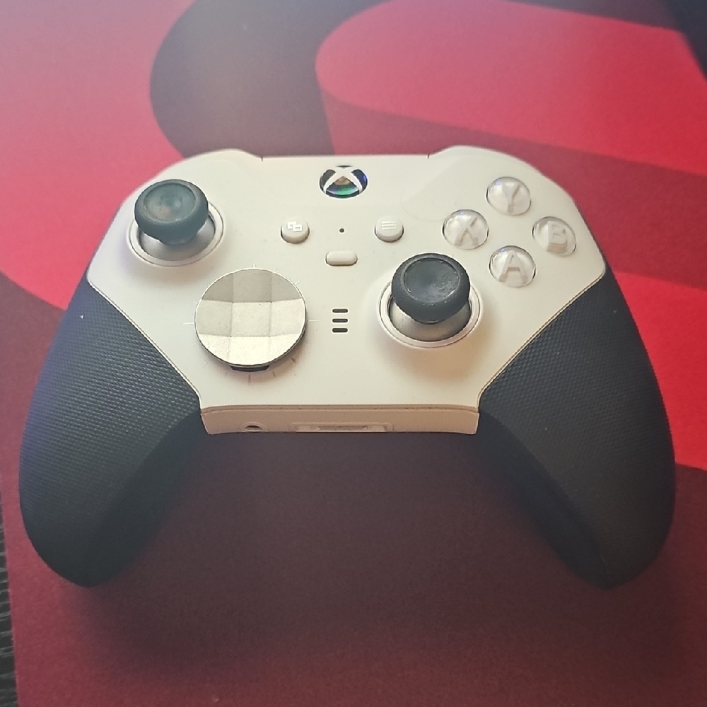 Xbox Wireless Elite Controller Series 2 in White and Black